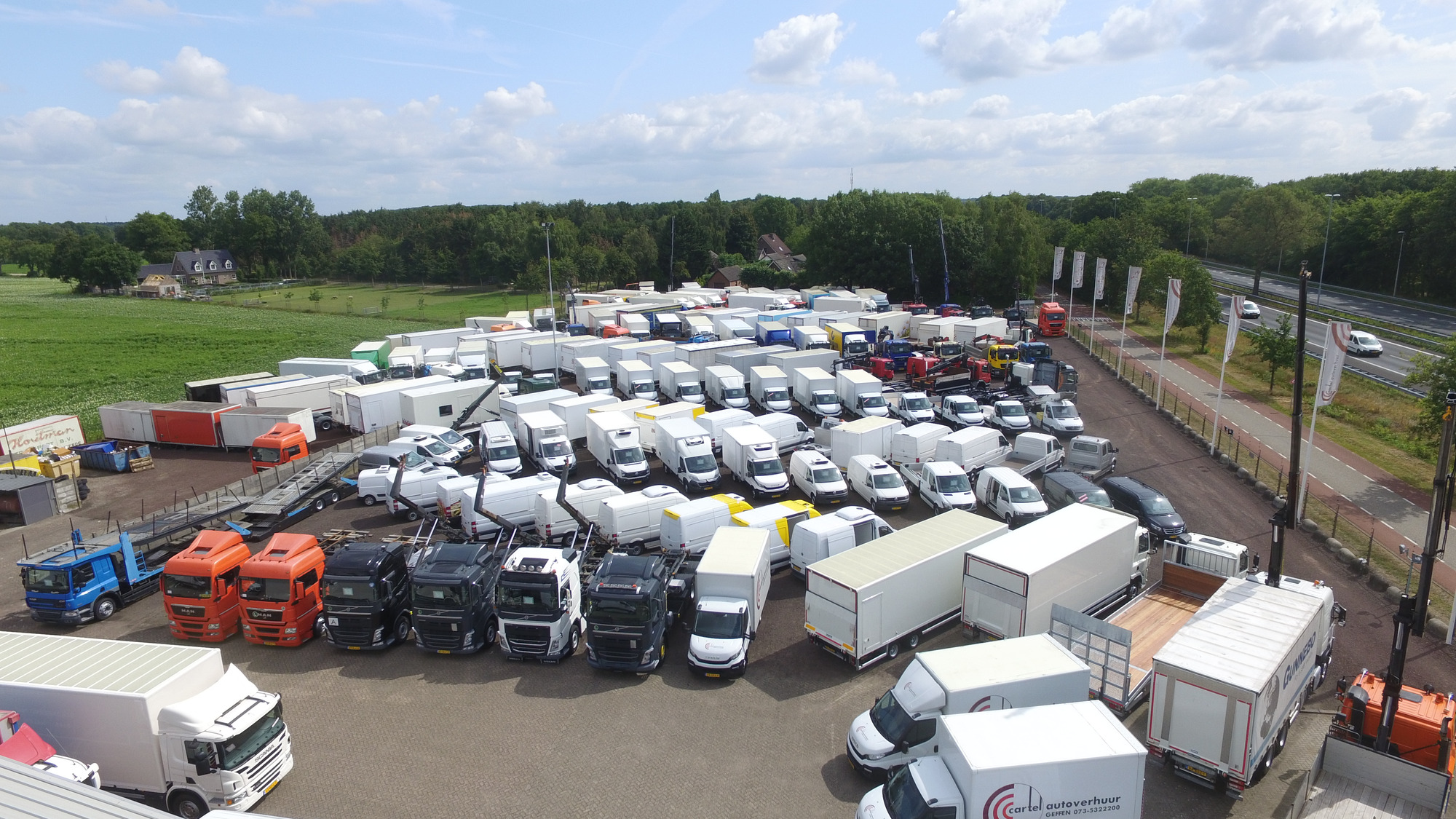 COPPENS TRUCKS BV - Trucks MERCEDES-BENZ undefined: picture 2