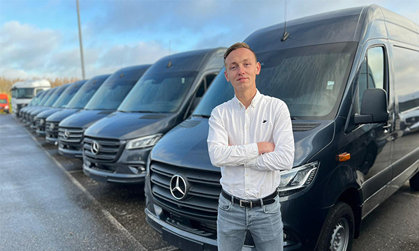 Busvan - Commercial vehicles - gearbox: automatic undefined: picture 3