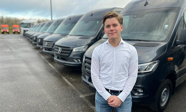 Busvan - Commercial vehicles - gearbox: automatic undefined: picture 4