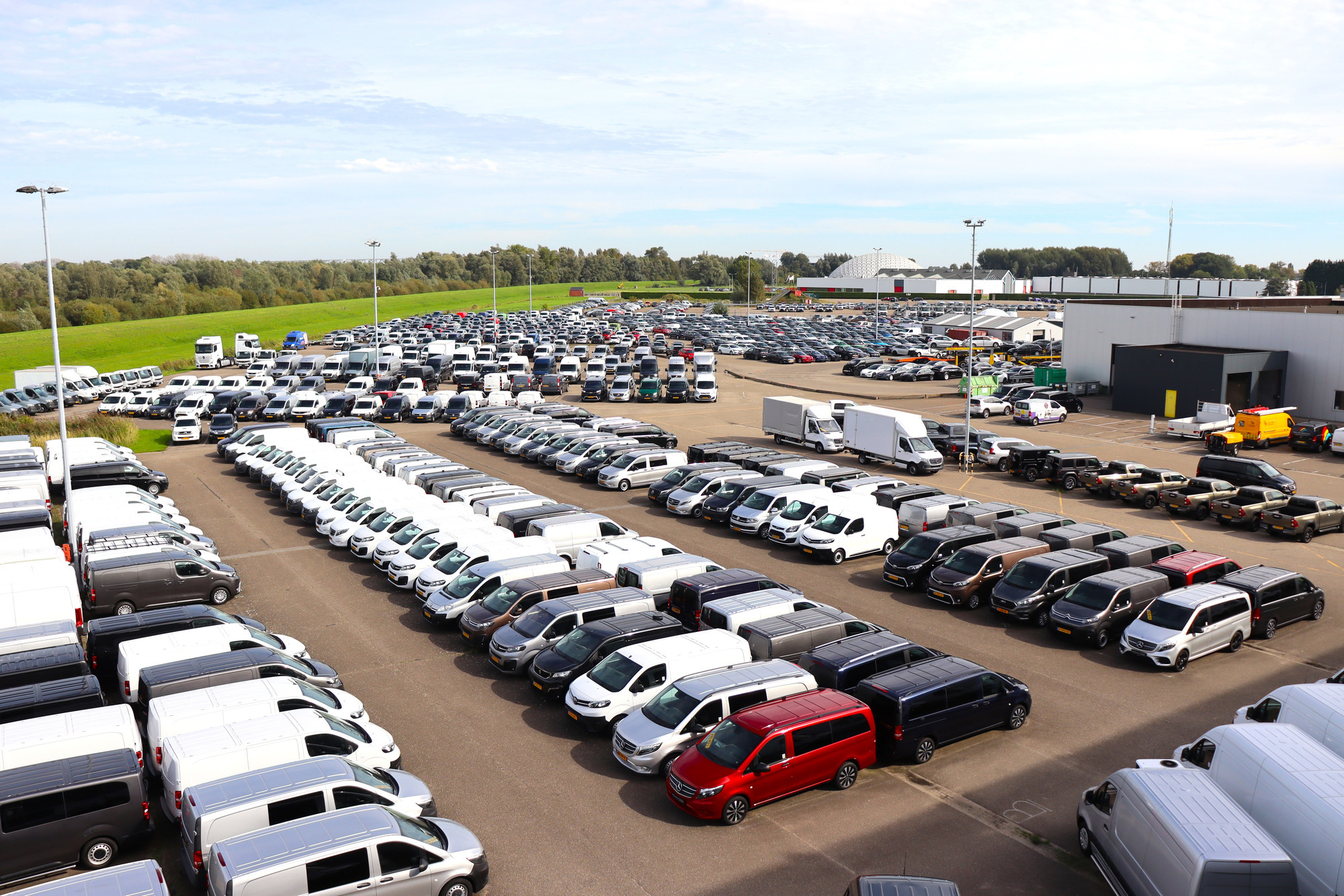 Busvan - Commercial vehicles - gearbox: automatic undefined: picture 2