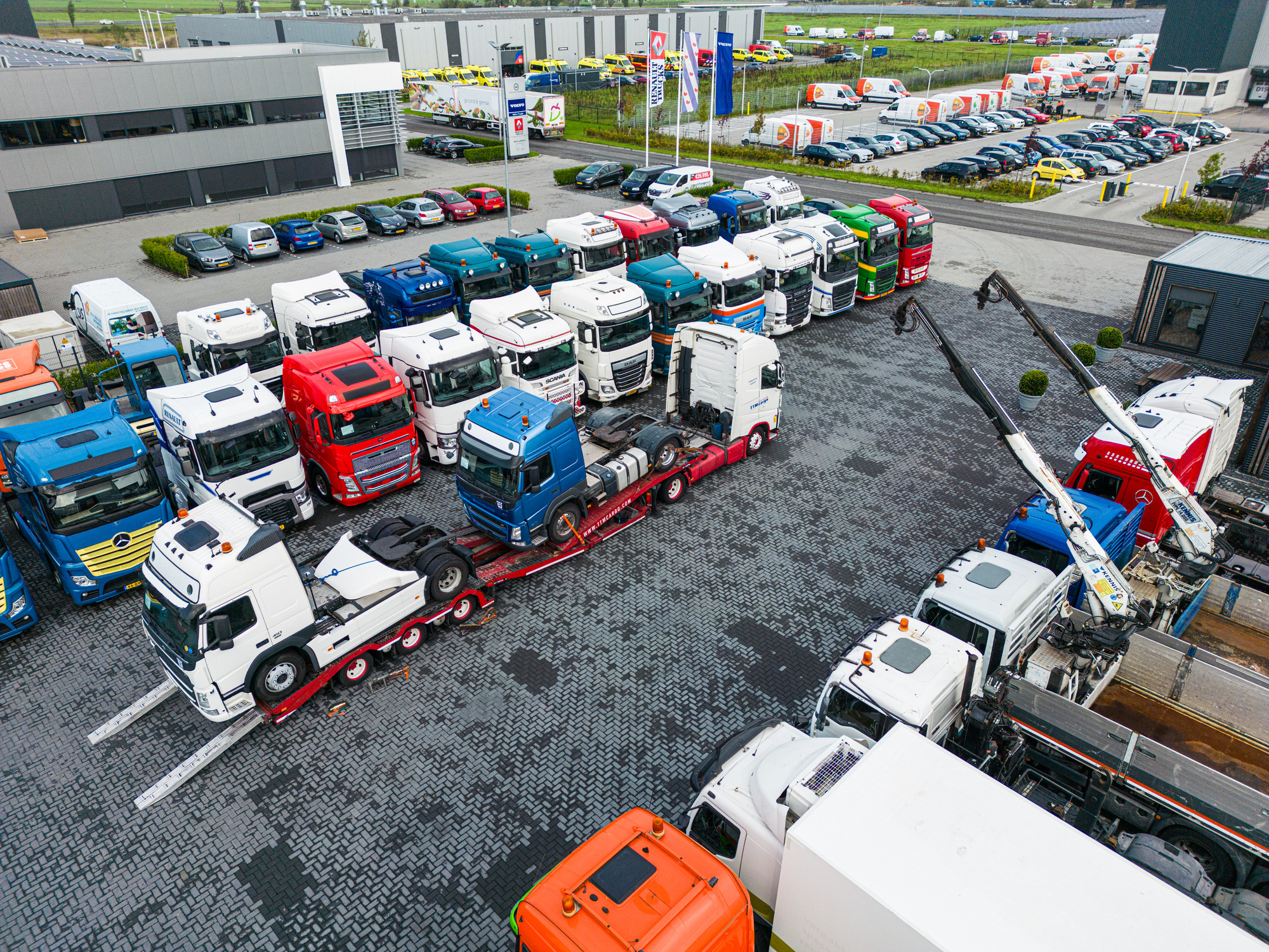 LVS Used TRUCKS - Trucks MERCEDES-BENZ - Year: 2016 undefined: picture 3