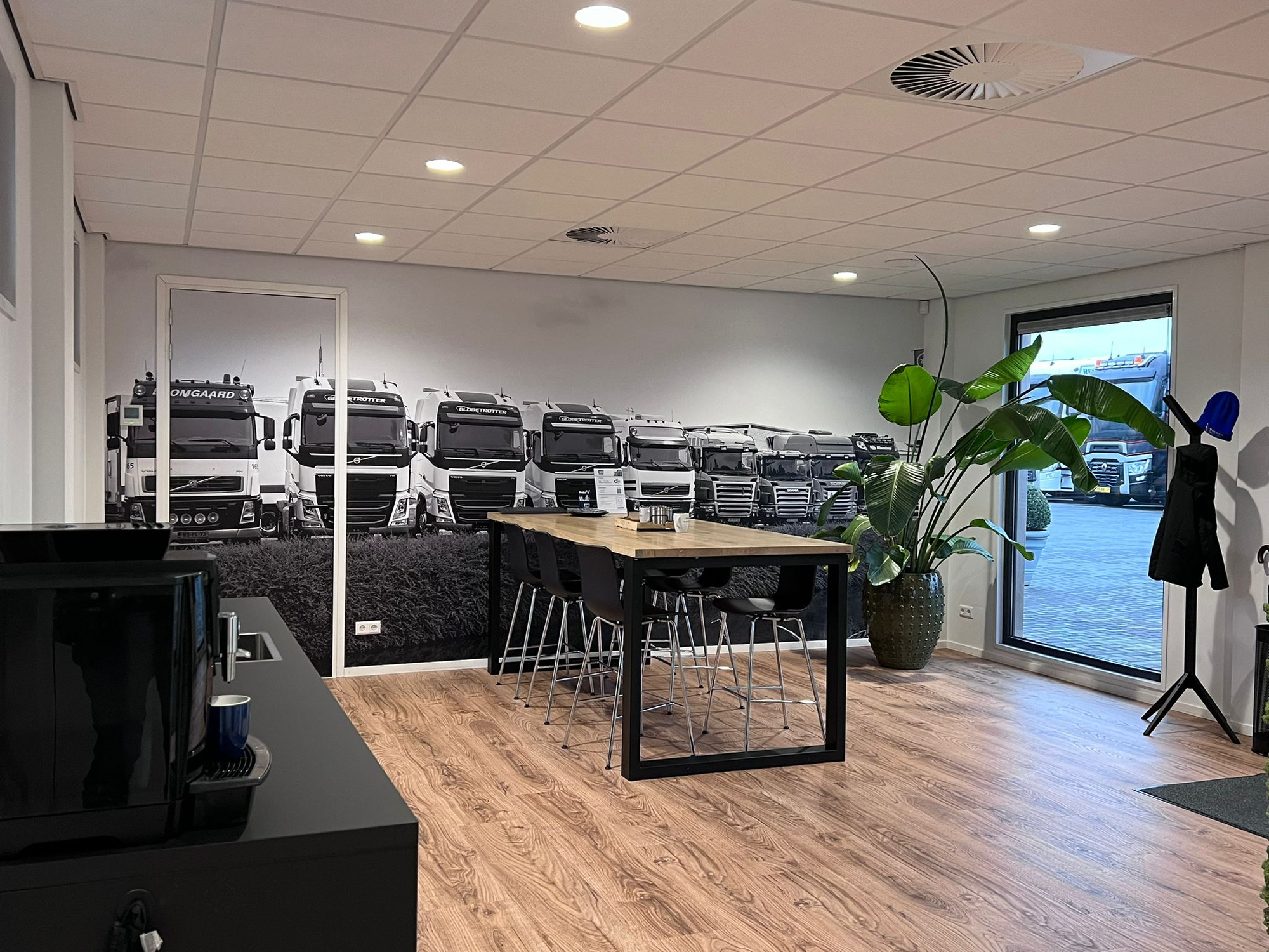 LVS Used TRUCKS - Trucks MERCEDES-BENZ - Year: 2016 undefined: picture 5