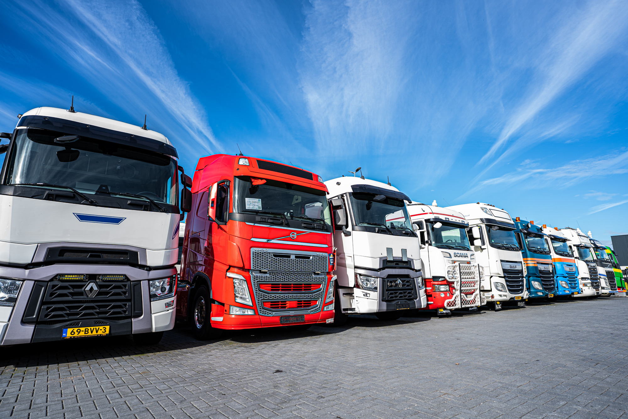 LVS Used TRUCKS - Trucks MERCEDES-BENZ - Year: 2016 undefined: picture 1