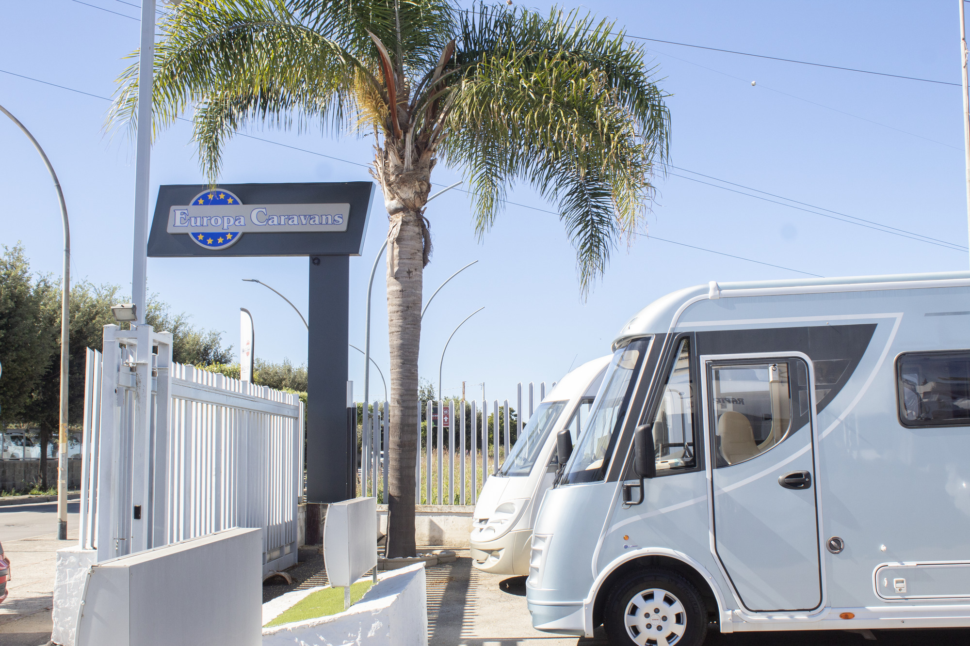 EUROPA CARAVANS SRL - Campers - Year: 2011 undefined: picture 3