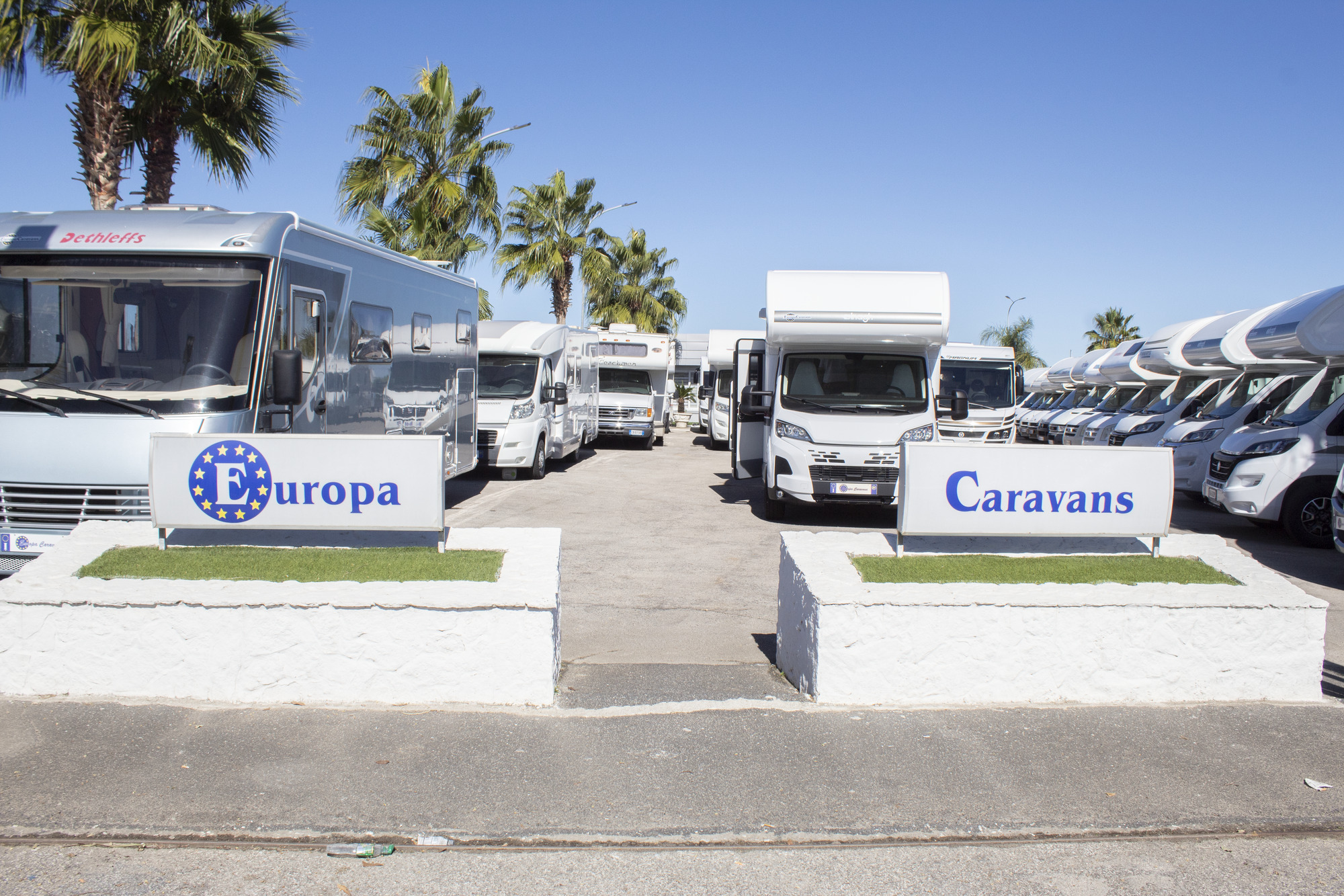 EUROPA CARAVANS SRL - Campers - Year: 2011 undefined: picture 1