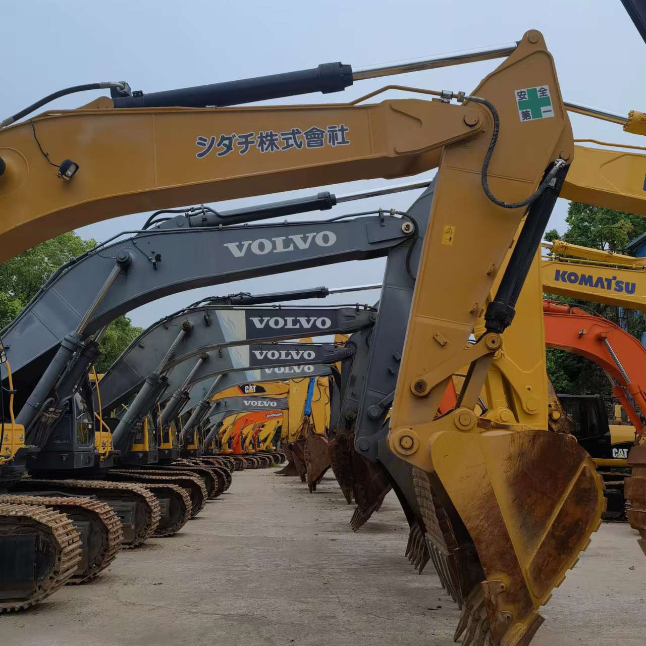 Qingdao Higher Weight Trade Co. LTD - Trucks - 6x4, diesel undefined: picture 7
