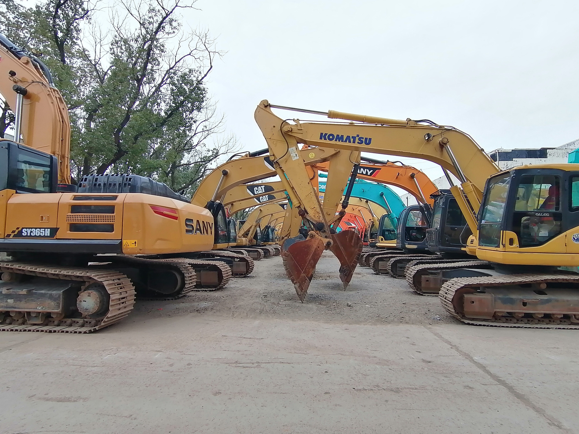 Qingdao Higher Weight Trade Co. LTD - Trucks - 6x4, diesel undefined: picture 6