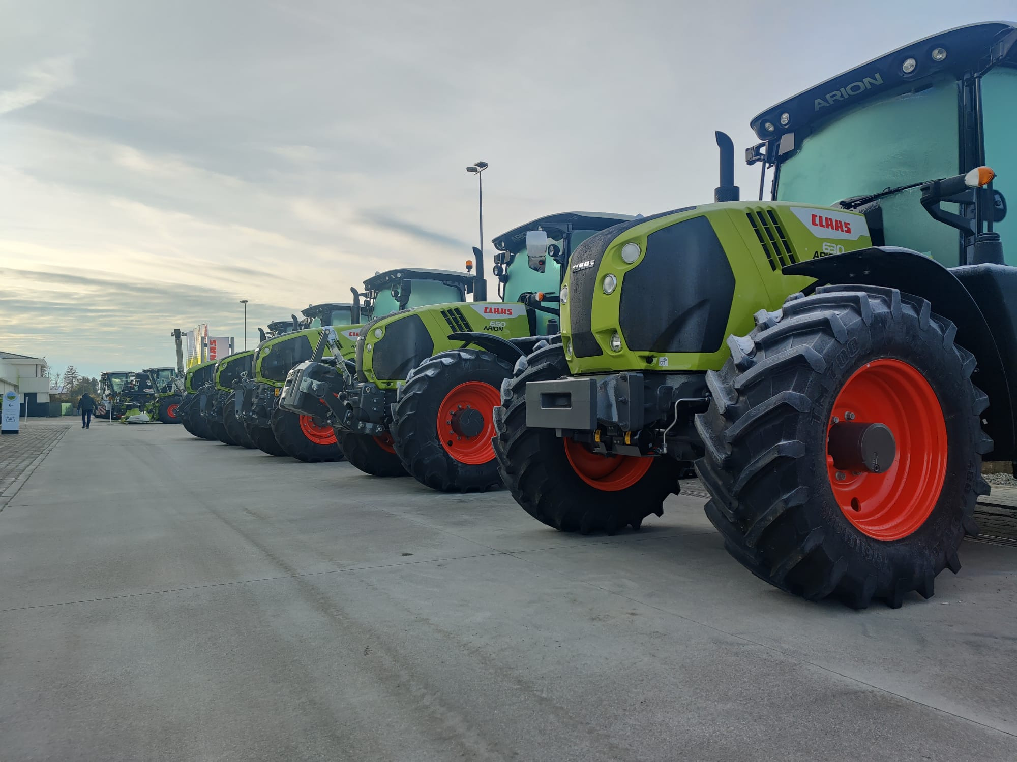 CLAAS Agricoltura S.r.l - vehicles for sale undefined: picture 2