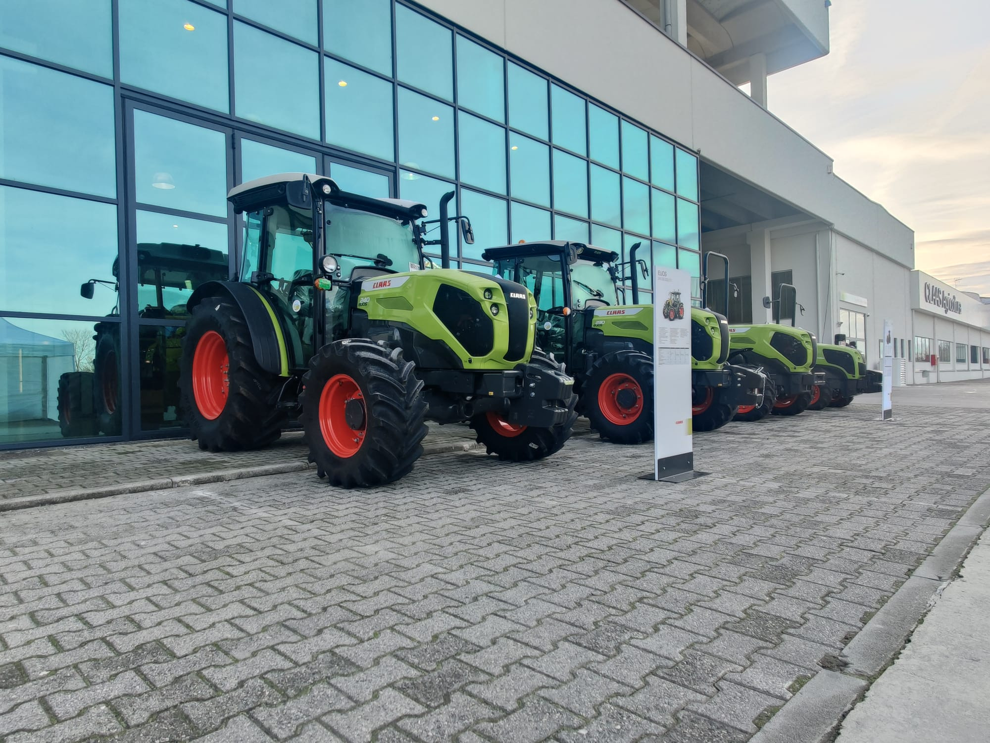 CLAAS Agricoltura S.r.l - vehicles for sale undefined: picture 4