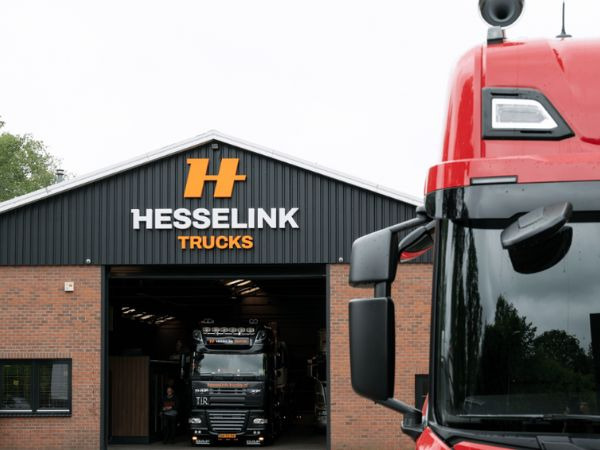 Hesselink Trucks B.V. - Commercial vehicles - gearbox: manual, air conditioner undefined: picture 1