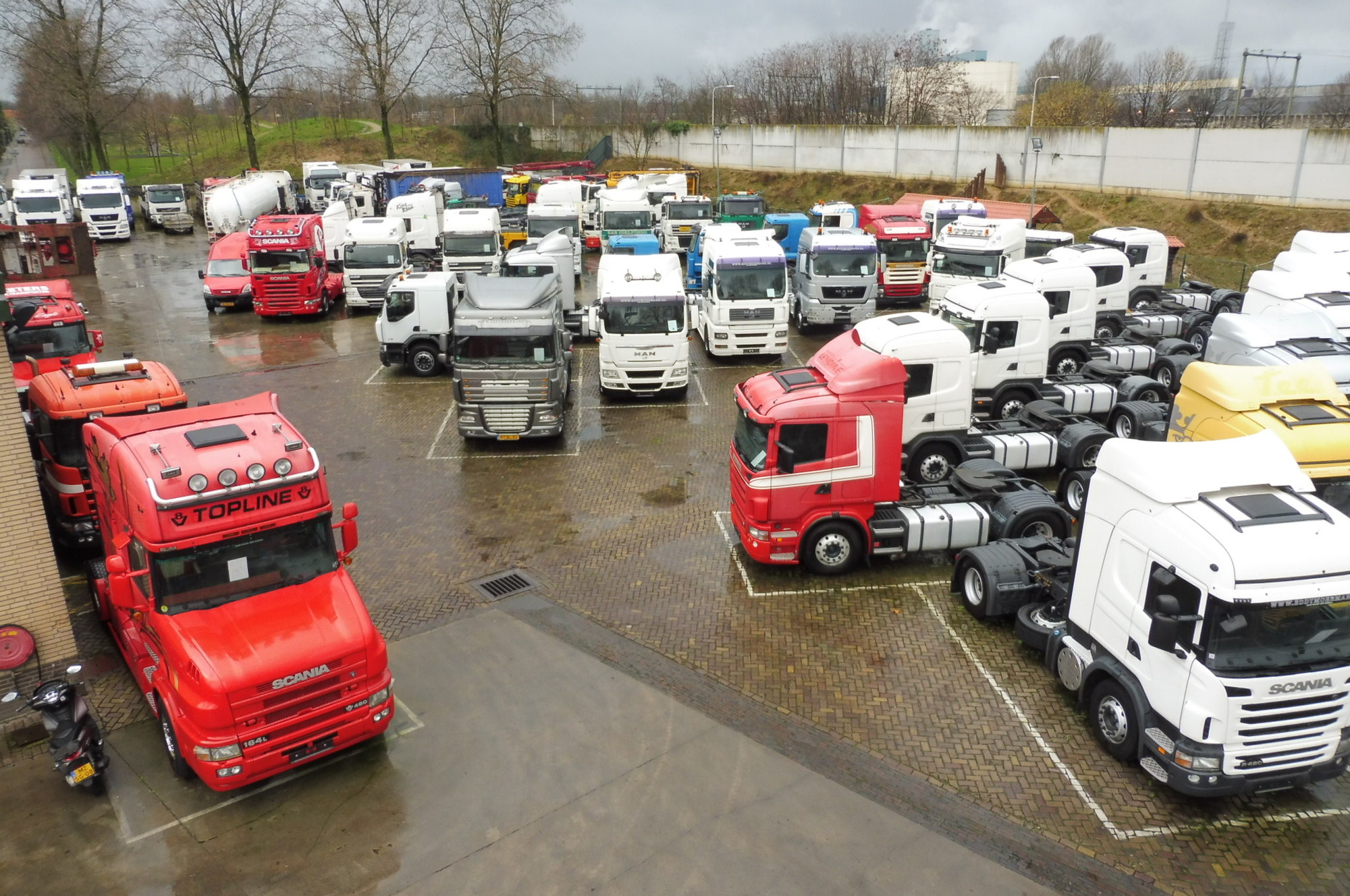 Eddy Moermans Handelsonderneming b.v. - Tractor units - 4x2 undefined: picture 1