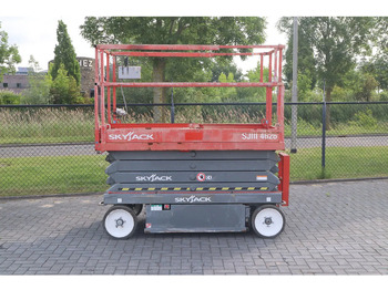 Scissor lift SKYJACK