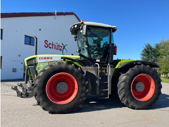 Farm tractor CLAAS Xerion 3800
