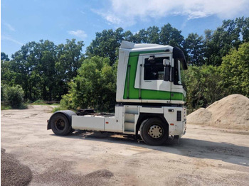 Tractor unit RENAULT Magnum 440