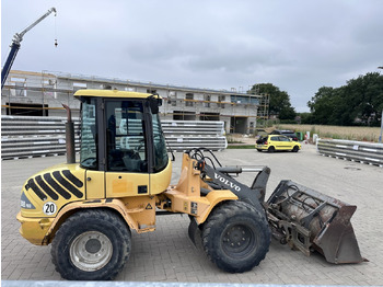 Wheel loader VOLVO L 30 B PRO 3er Kreis Klappschaufel+Palettengabel: picture 2 Wheel loader VOLVO L 30 B PRO 3er Kreis Klappschaufel+Palettengabel: picture 2