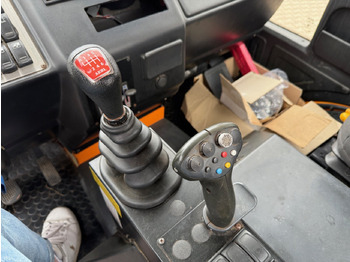 Hook lift truck AEBI Schmidt MT750 4x4 AEBI Schmidt MT750 4x4, City-Abroller, Winterdienstausstattung, 2x AHK: picture 5 Hook lift truck AEBI Schmidt MT750 4x4 AEBI Schmidt MT750 4x4, City-Abroller, Winterdienstausstattung, 2x AHK: picture 5