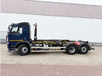 Hook lift truck