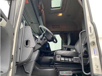 Interior photo 1: Box truck Scania R450 LB 6x2-4 R450 LB 6x2-4 Getränkekoffer, Retarder, Lift-/Lenkachse, Stapleraufnahme