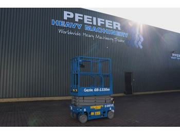 Scissor lift GENIE