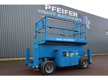 Scissor lift GENIE