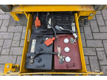 Scissor lift Haulotte Compact 8 Electric, 8.2m Working Height, 350kg Cap: picture 3 Scissor lift Haulotte Compact 8 Electric, 8.2m Working Height, 350kg Cap: picture 3