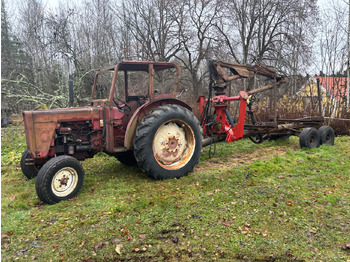 Farm tractor INTERNATIONAL