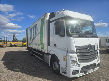 Box truck MERCEDES-BENZ 1833: picture 3