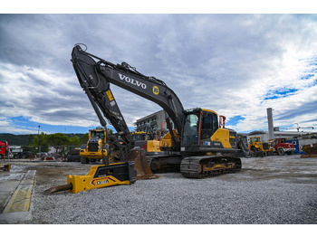 Crawler excavator VOLVO EC220EL: picture 4