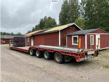 Low loader semi-trailer
