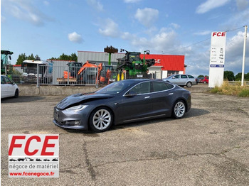 Car TESLA