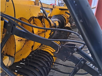 Hay and forage equipment New Holland 356W: picture 3