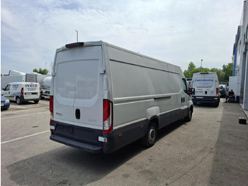Passenger van IVECO Daily 35S16V: picture 4