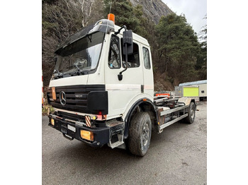 Hook lift truck MERCEDES-BENZ SK 1831