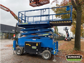 Scissor lift GENIE