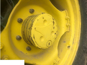 Wheel hub JOHN DEERE