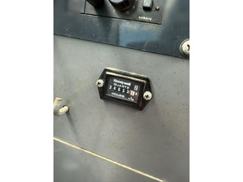 Crawler crane 2011 KOBELCO CKE900-1F: picture 3