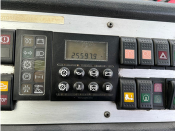 Tractor unit Terberg YT 182 / Cummins / Allison / 2008 / Terminal Tractor: picture 5