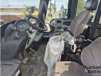 Farm tractor JCB Fastrac 3220: picture 5 Farm tractor JCB Fastrac 3220: picture 5