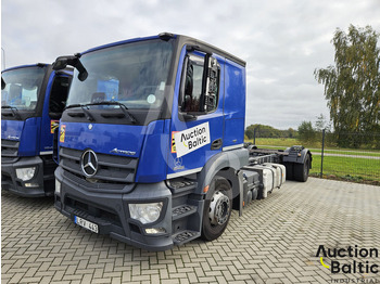 Cab chassis truck MERCEDES-BENZ Actros 1843