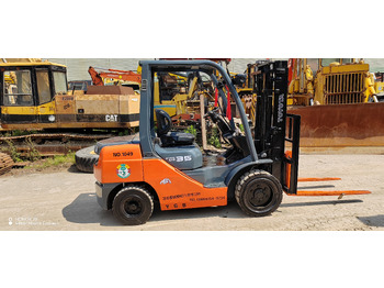 Diesel forklift TOYOTA