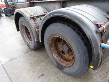 Container transporter/ Swap body semi-trailer Groenewegen 20 FT Chassis / Steel Suspension / Double Tyres: picture 4