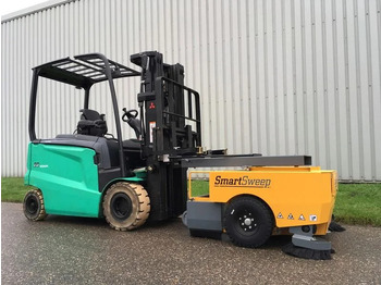 Industrial sweeper