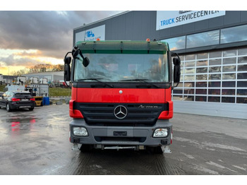 Vacuum truck Mercedes-Benz Actros 4144 8x4 RSP Saugbagger: picture 2