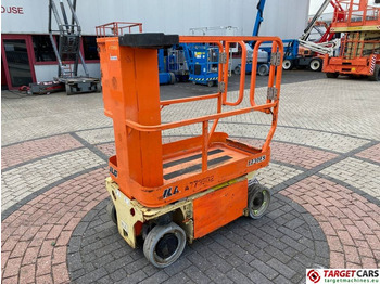 Vertical mast lift JLG
