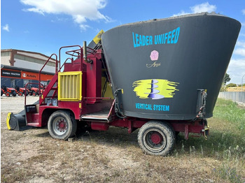 Forage mixer wagon