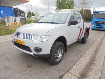 Pickup truck MITSUBISHI L200