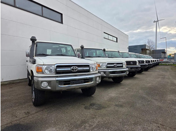 Pickup truck TOYOTA Land Cruiser
