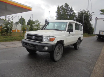 Car TOYOTA Land Cruiser