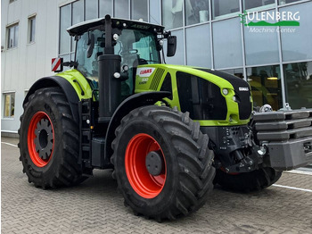 Farm tractor CLAAS Axion 930