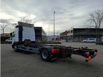 Container transporter/ Swap body truck Volvo FM11-450 / VEB / FULL-AIR / 706585 KM / LWDS / AIRCO / BDF SYSTEM / AUTOMATIC / EURO-6 / 2016: picture 3